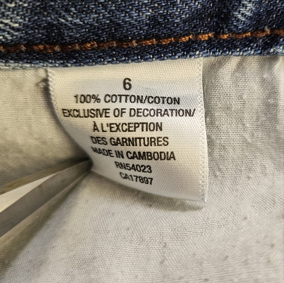 Old Navy Distressed Denim Maxi Skirt with Frayed Hem, Tears, Back Slit - Size 6 - Picture 6 of 10